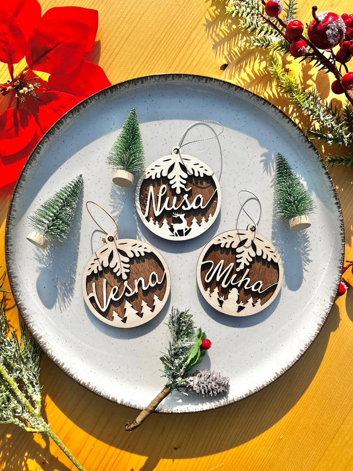 Čarobni personalizirani božični obeski iz lesa
