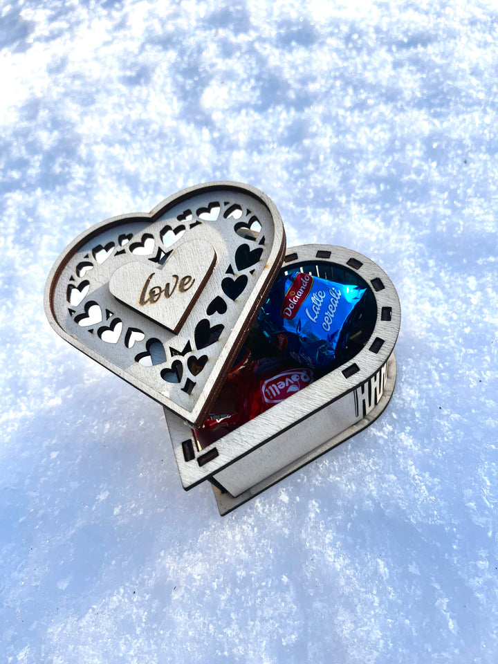 Lesena valentinova škatlica »Srce ljubezni«