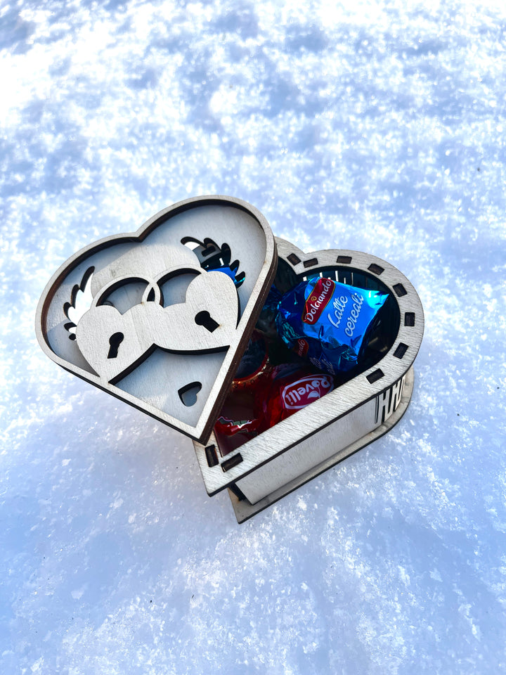 Lesena valentinova škatlica »Zaklenjena ljubezen«