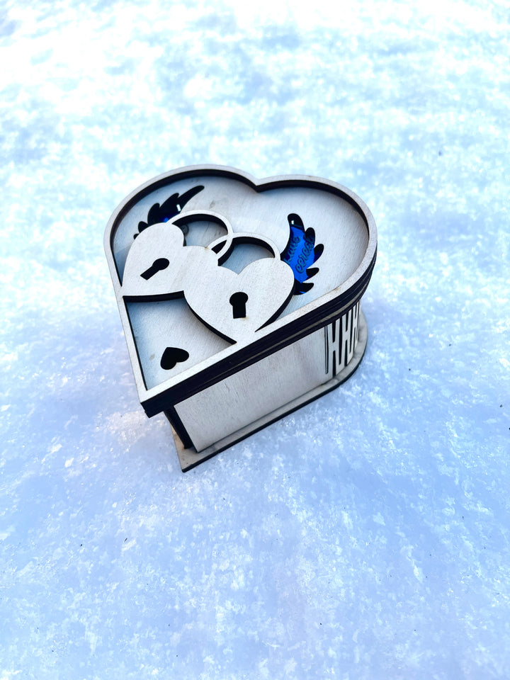 Lesena valentinova škatlica »Zaklenjena ljubezen«